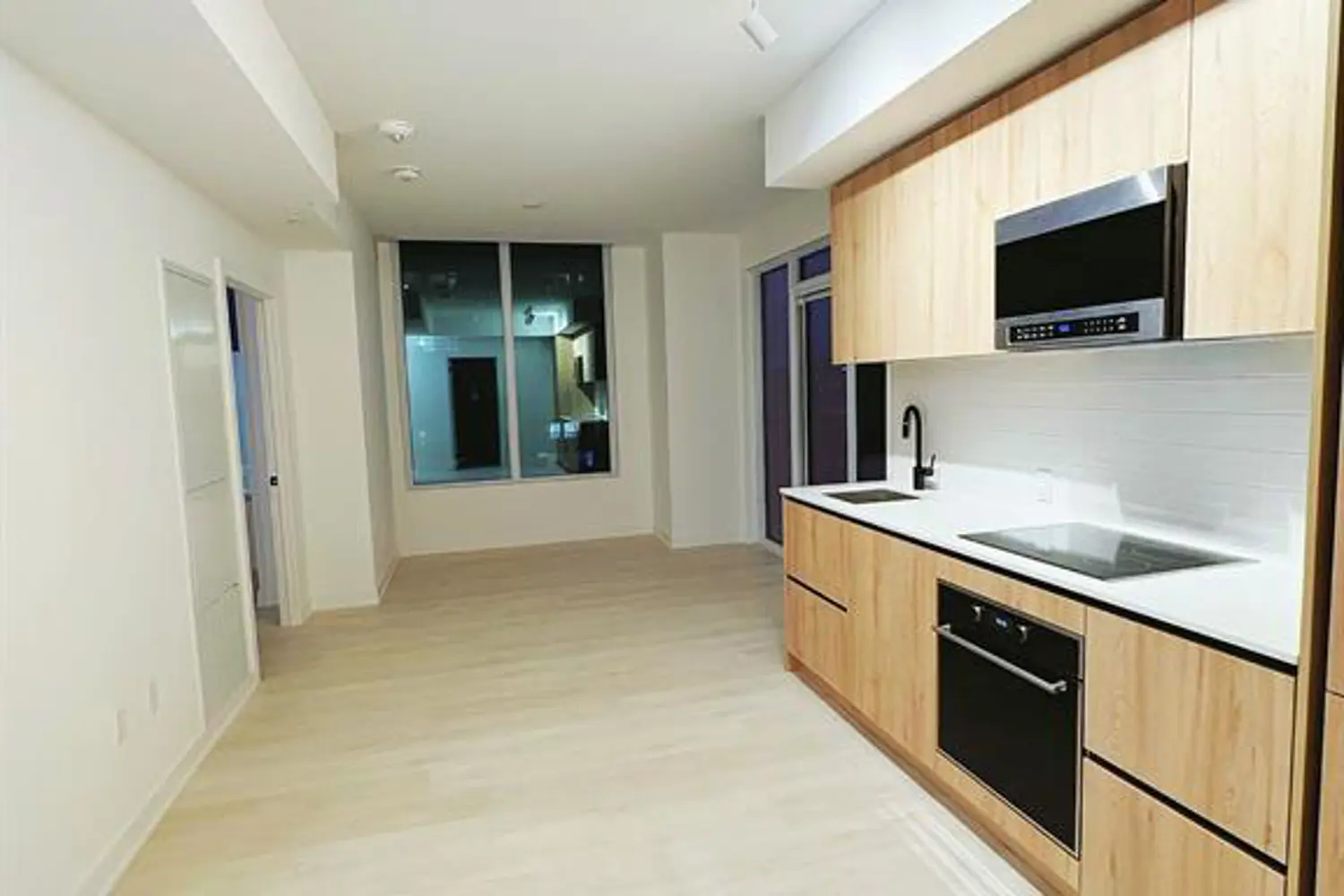 Additional image 4 of 117 Broadway Avenue 810