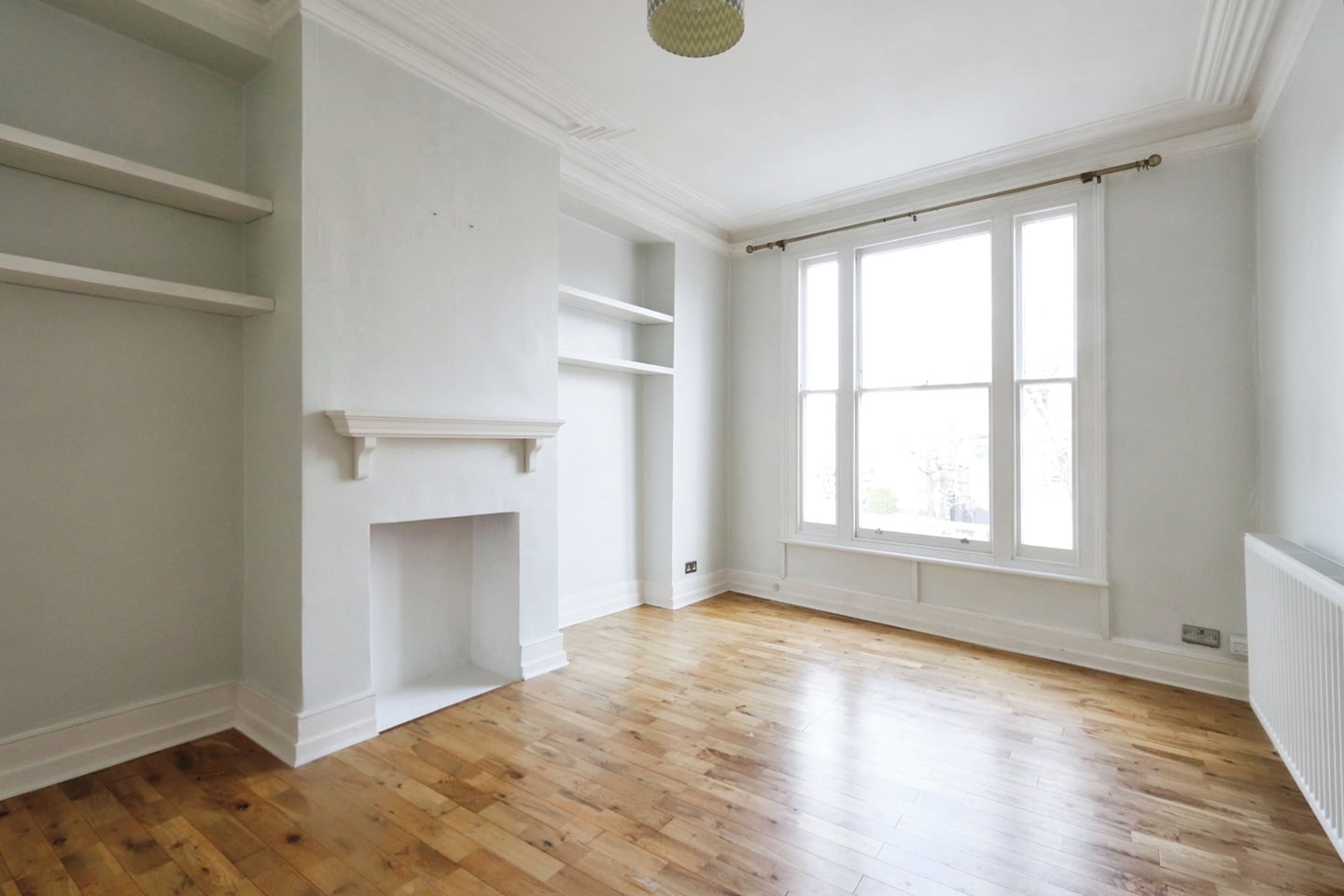 3 Bed Flat, Stockwell Rd, SW9, N1 7GU