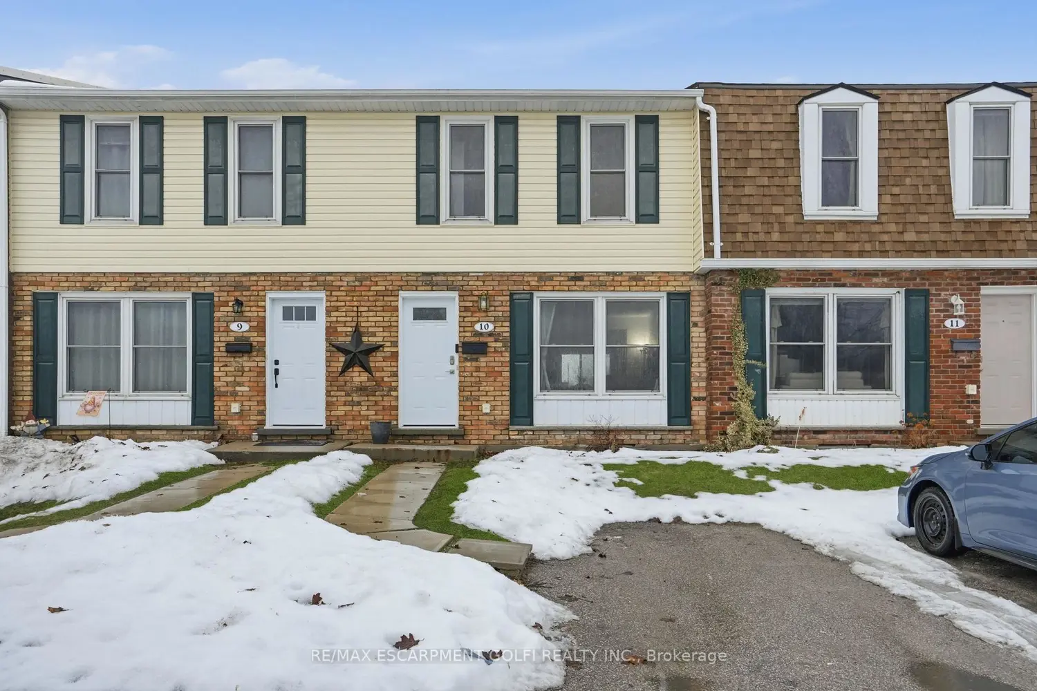 596 Grey Street 10 photo 2