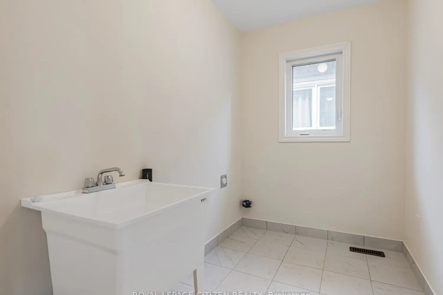 Additional image 14 of 4 Heather Fullerton Road