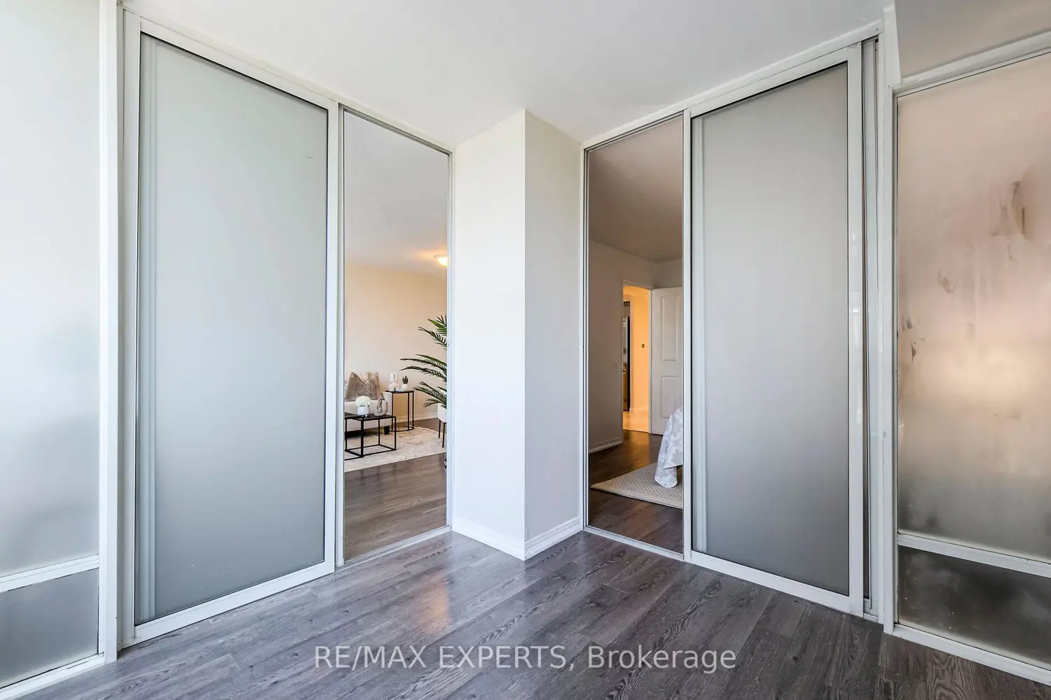 Additional image 14 of 942 Yonge Street 1006