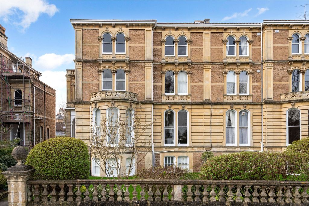 2 bed flat for saleThe Cloisters, 20 College Road, Clifton, Bristol BS8