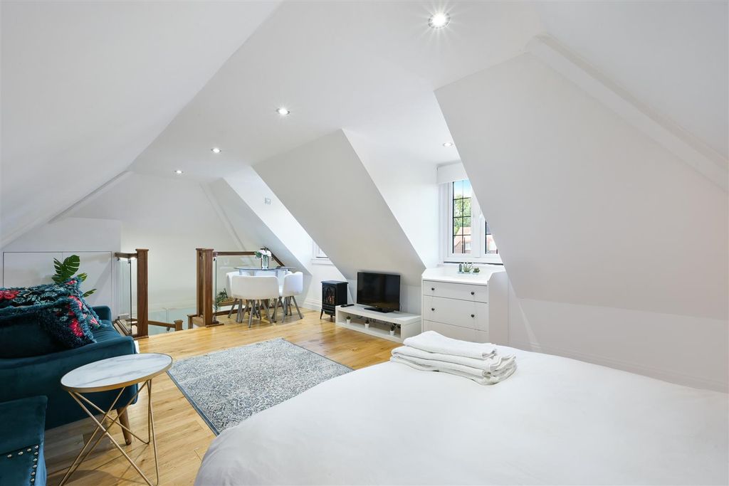 Additional image 34 of 3 bed flat for saleWoodland Way, Kingswood KT20
