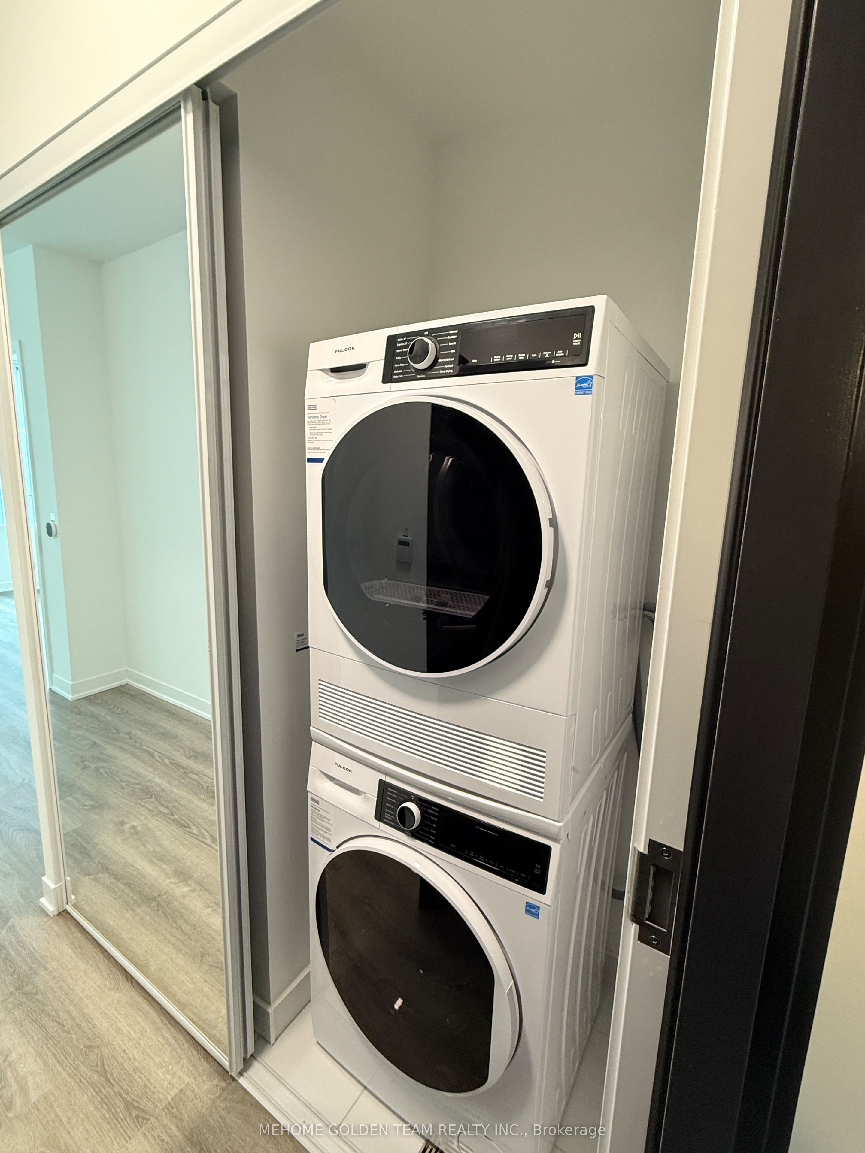 Additional image 2 of 1016-180 Front Street E, Toronto, ON, M5A 0K9