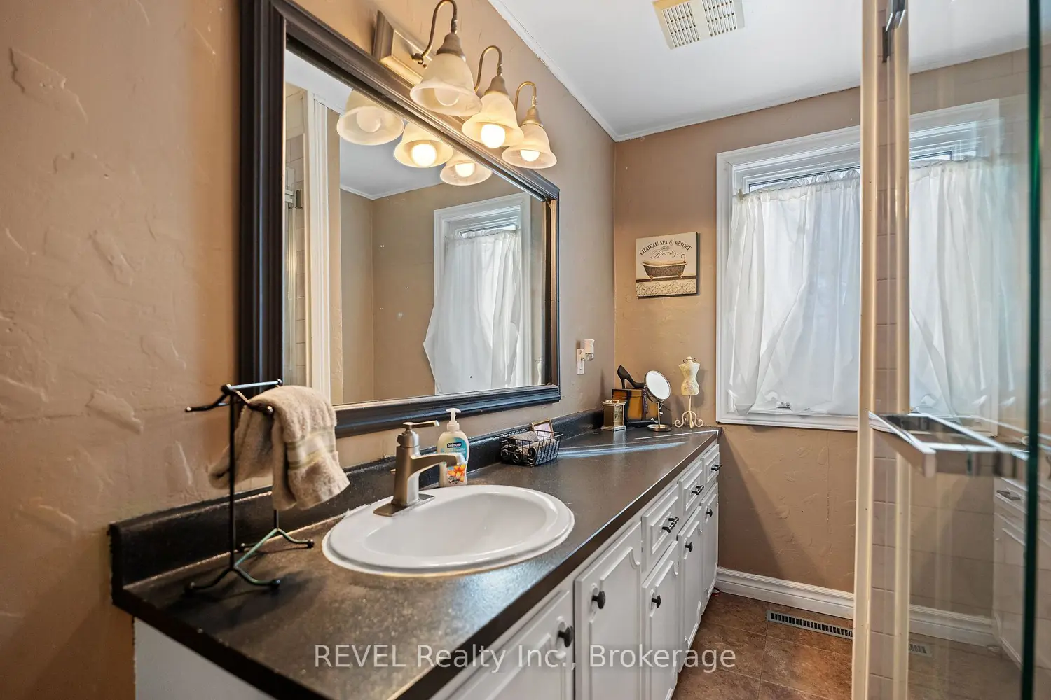 Additional image 12 of 639 Penner Street