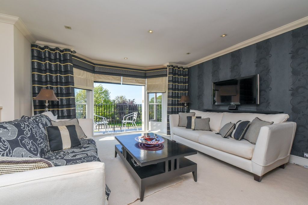 Additional image 2 of 3 bed flat for saleHenley Road, Claverdon, Warwickshire CV35