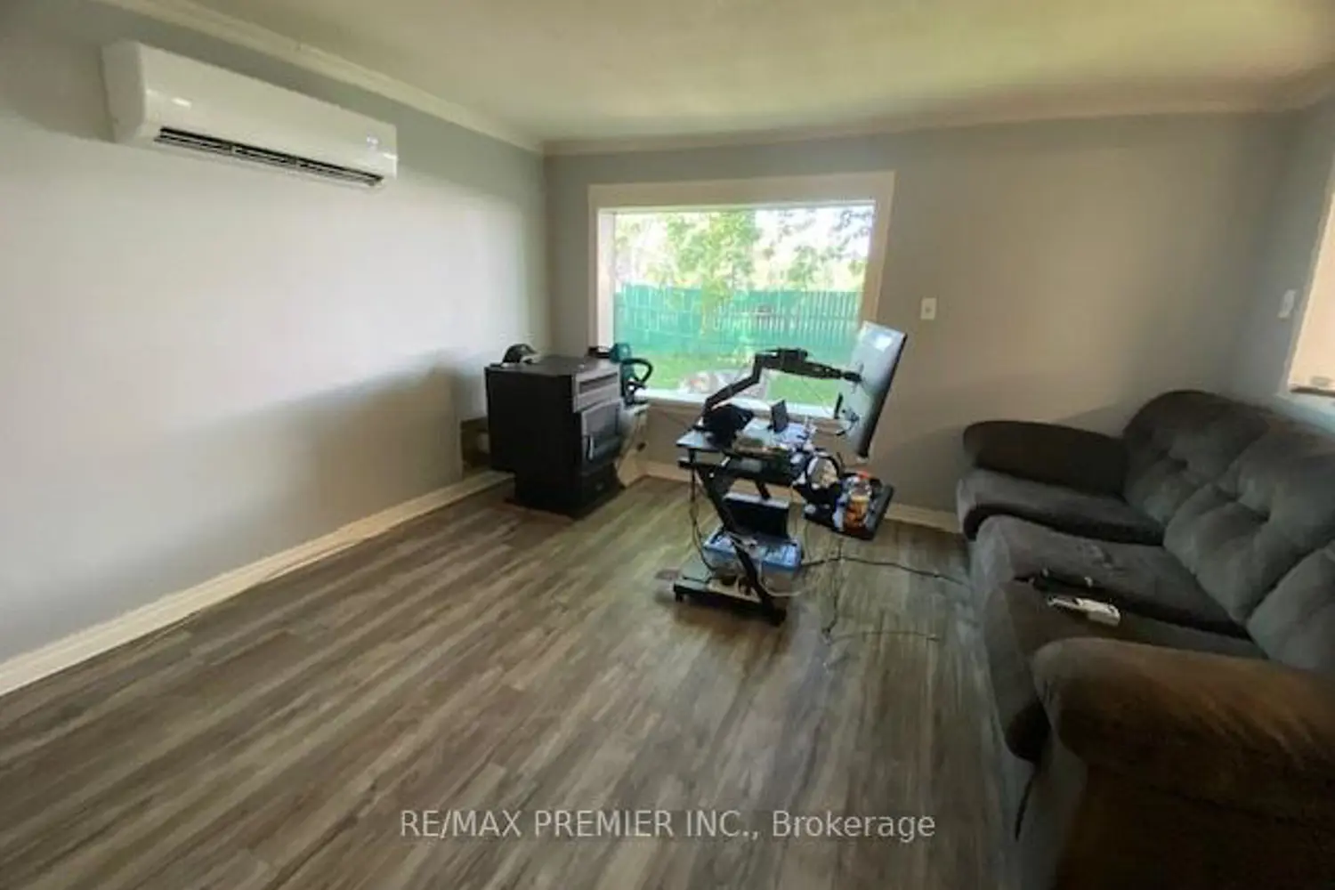 Additional image 8 of 2462 Rundle Road