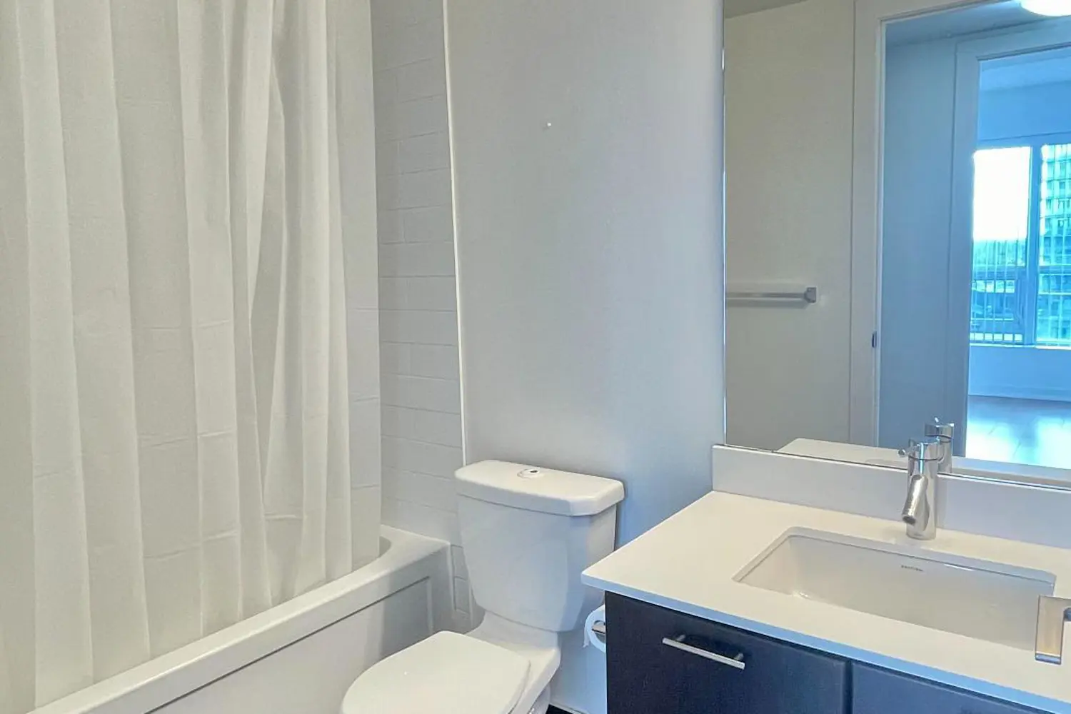 Additional image 5 of 2220 Lakeshore Boulevard 809