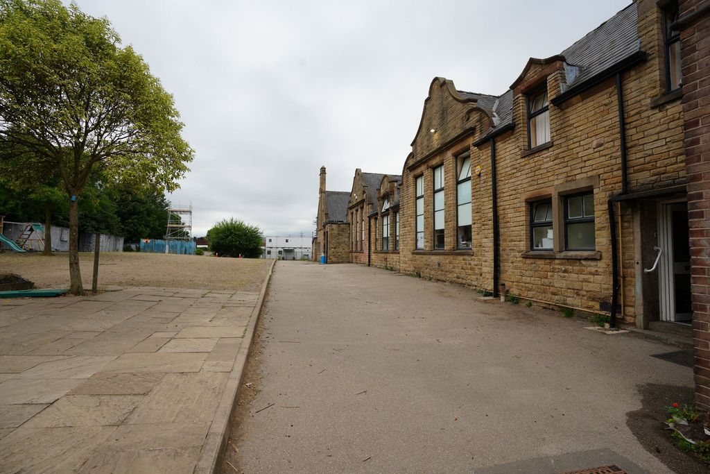 Additional image 14 of Town house for saleTinsley Park Road, Sheffield S9