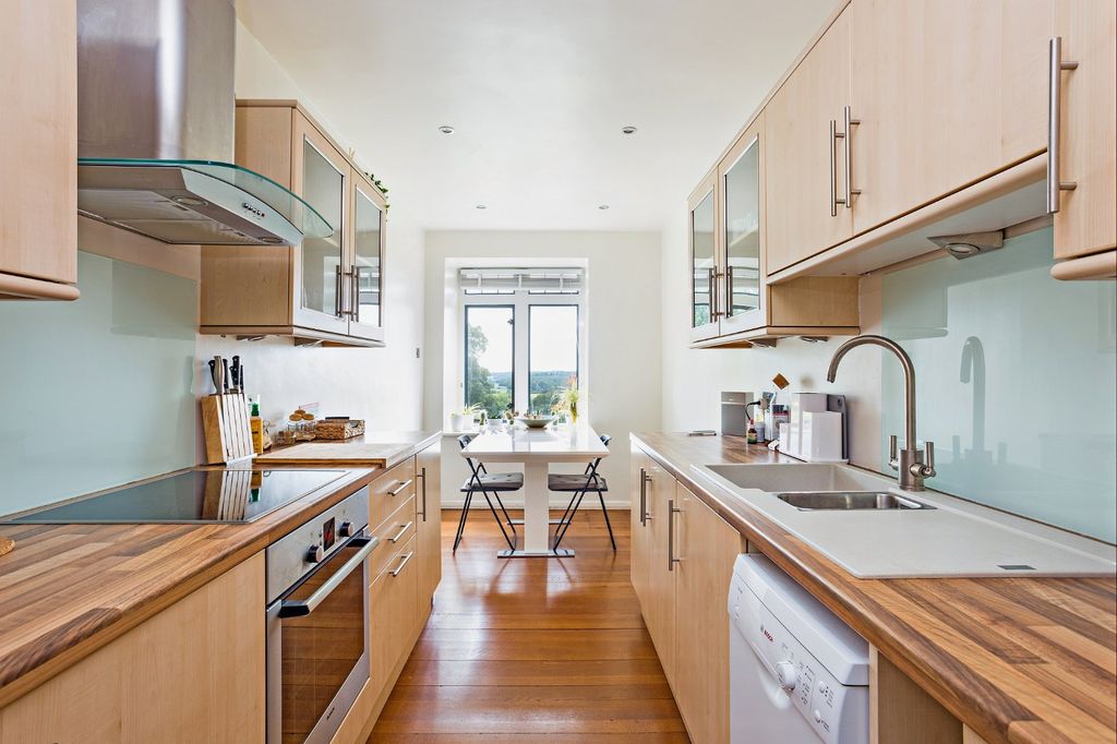 Additional image 7 of 2 bed flat for saleYattendon Court, Yattendon, Thatcham, Berkshire RG18