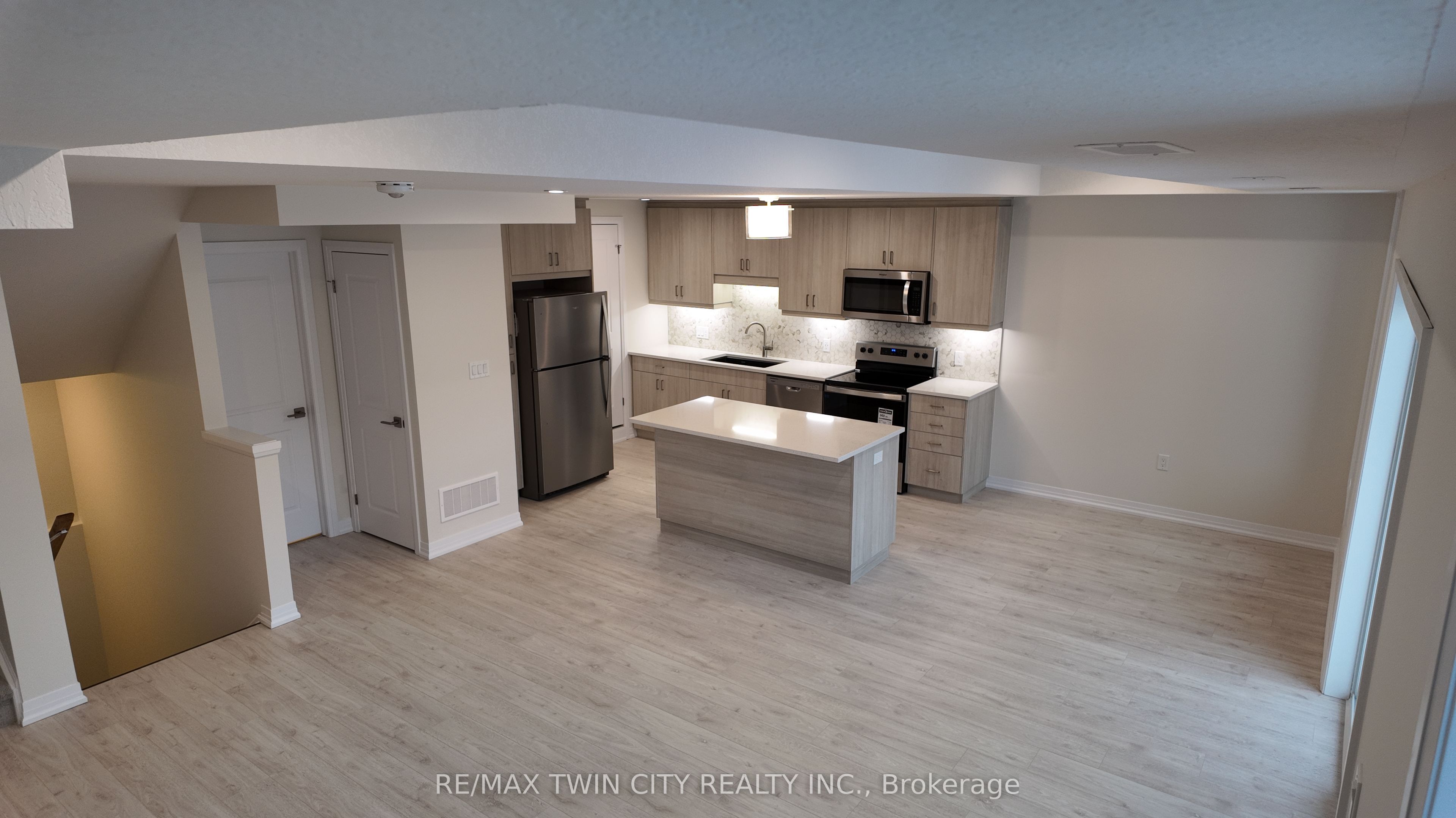 Additional image 5 of C055-525 Erinbrook Drive, Kitchener, ON, N2E 3M8
