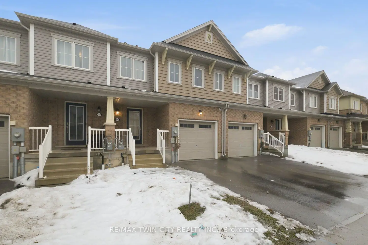 126 Munro Circle photo 2
