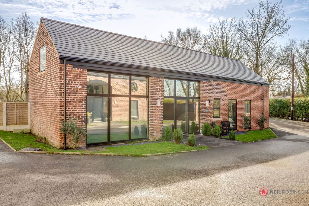 Additional image 2 of 12 bed detached house for salePhipps Lane, Burtonwood, Warrington WA5