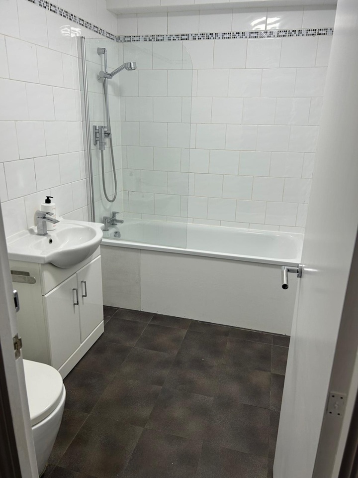 Additional image 16 of 2 Bed Flat, Peregrine House, SW11, N1 7GU