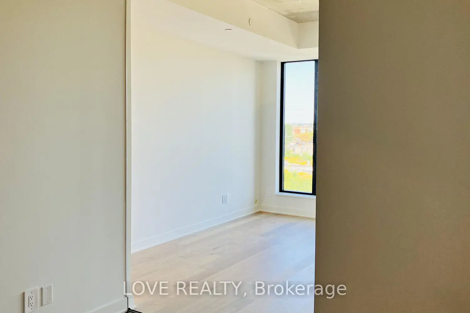 Additional image 11 of 2720 Dundas Street 705