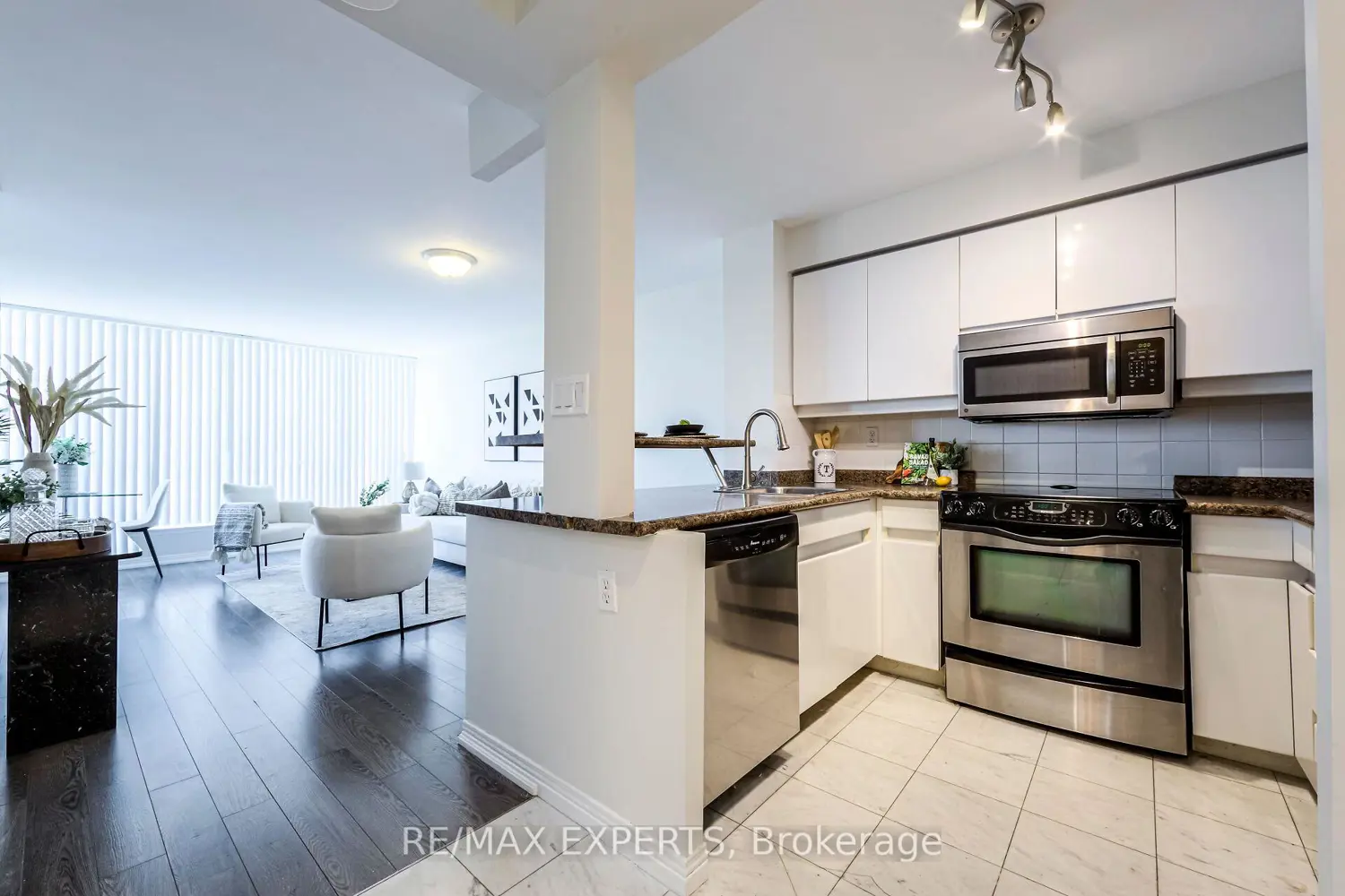 Additional image 7 of 942 Yonge Street 1006