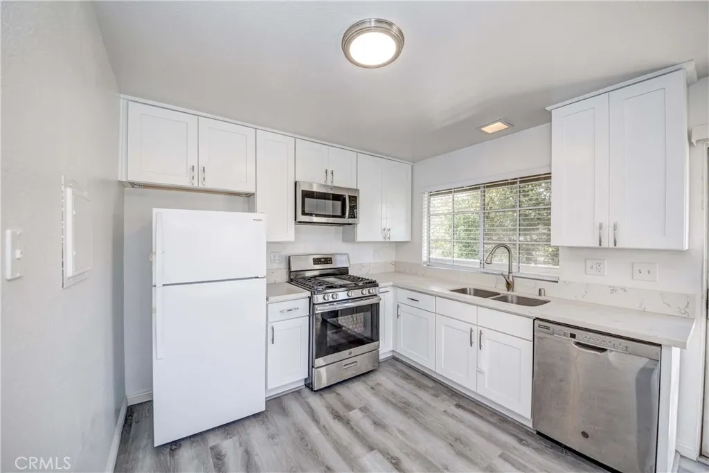 Additional image 28 of 35 Oxford Unit 24, Irvine, CA 92612