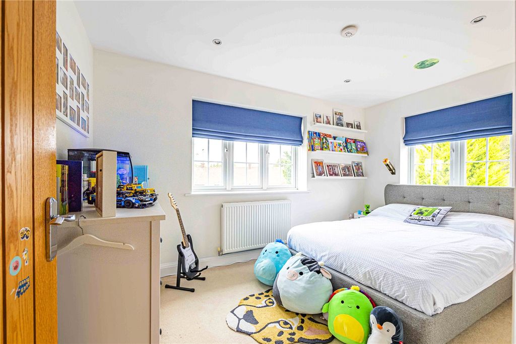Additional image 15 of 4 bed detached house for saleDunstable Road, Caddington, Central Bedfordshire LU1