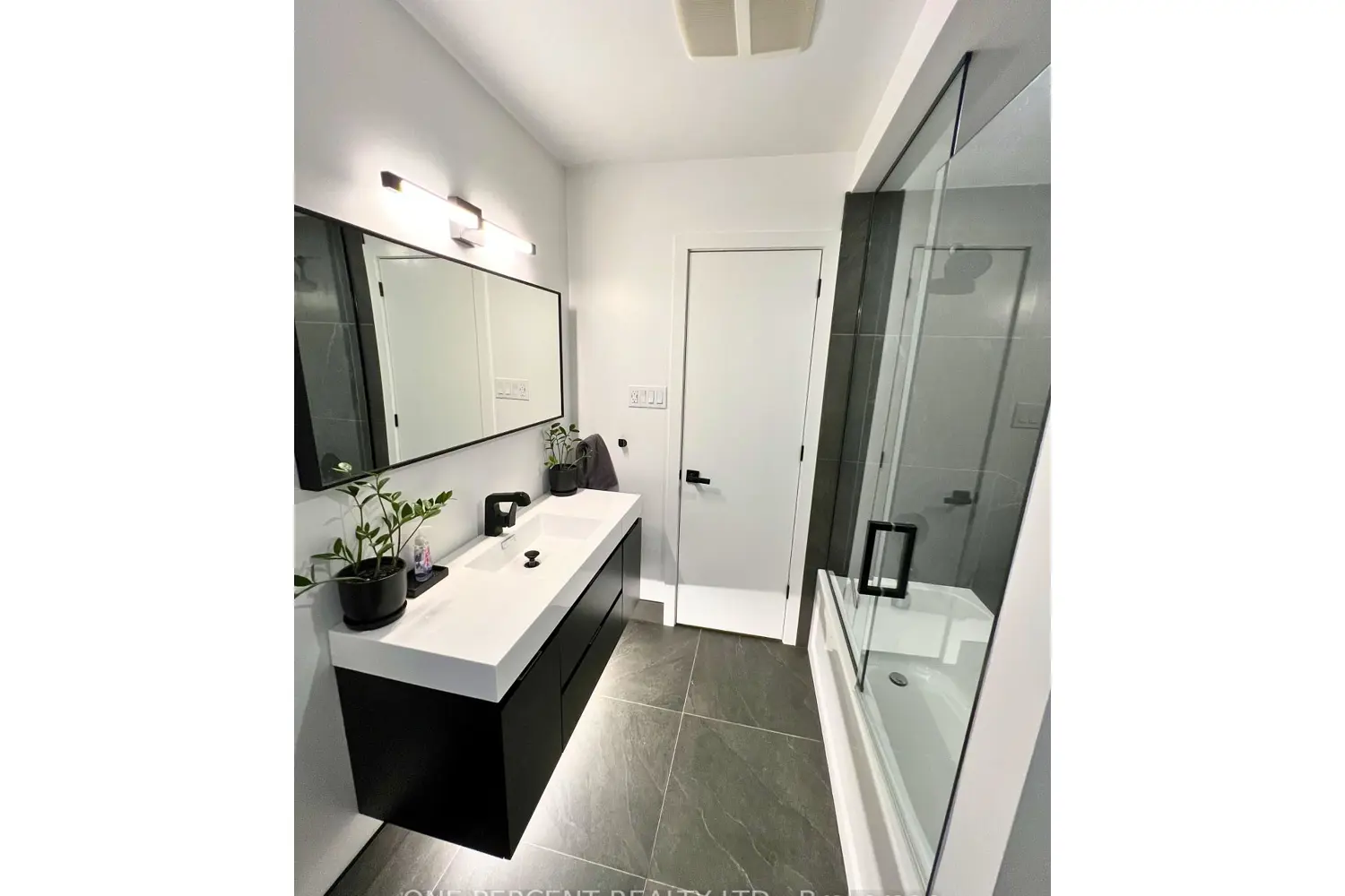 Additional image 9 of 49 Spruceside Crescent