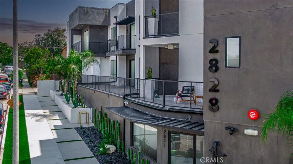 Additional image 69 of 2828 London Street Unit 206, Los Angeles, CA 90026