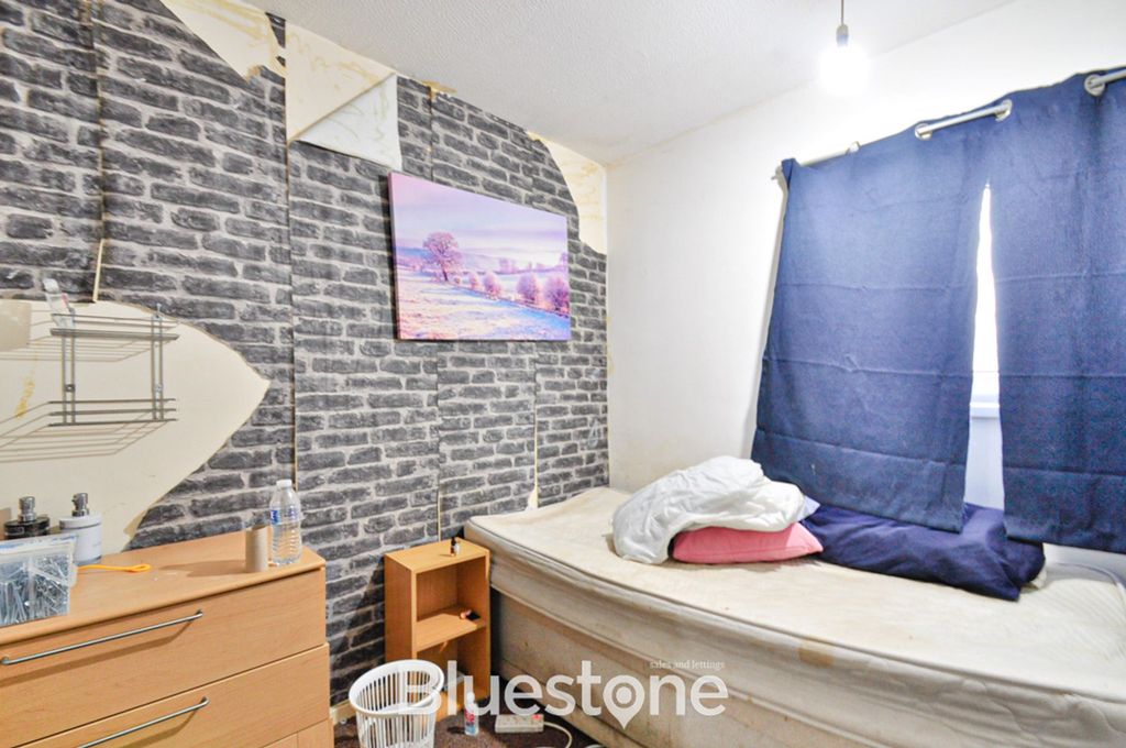 2 bed flat for saleThe Tower, Cwmbran NP44 photo 5