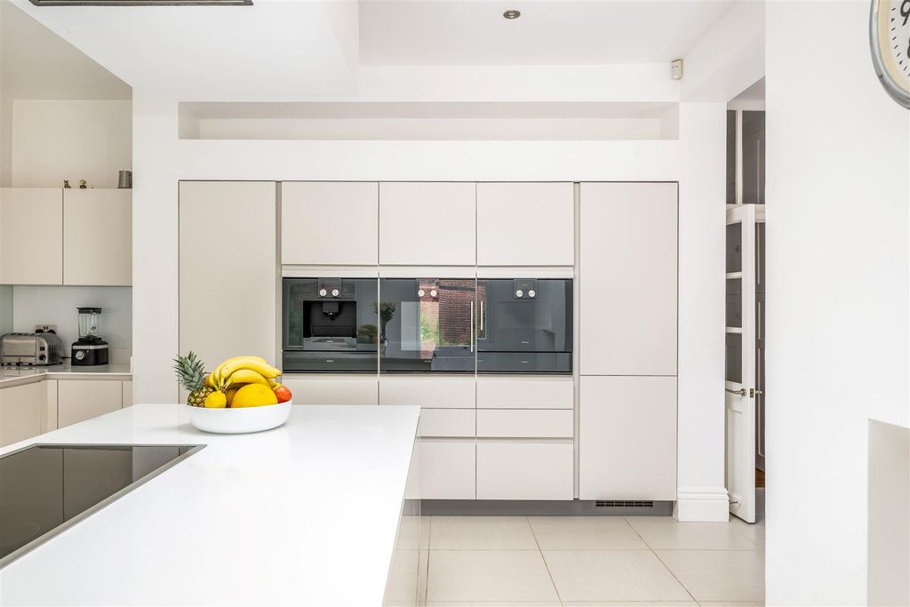 Additional image 5 of 7 bed detached house for salePark Avenue, Bedford MK40