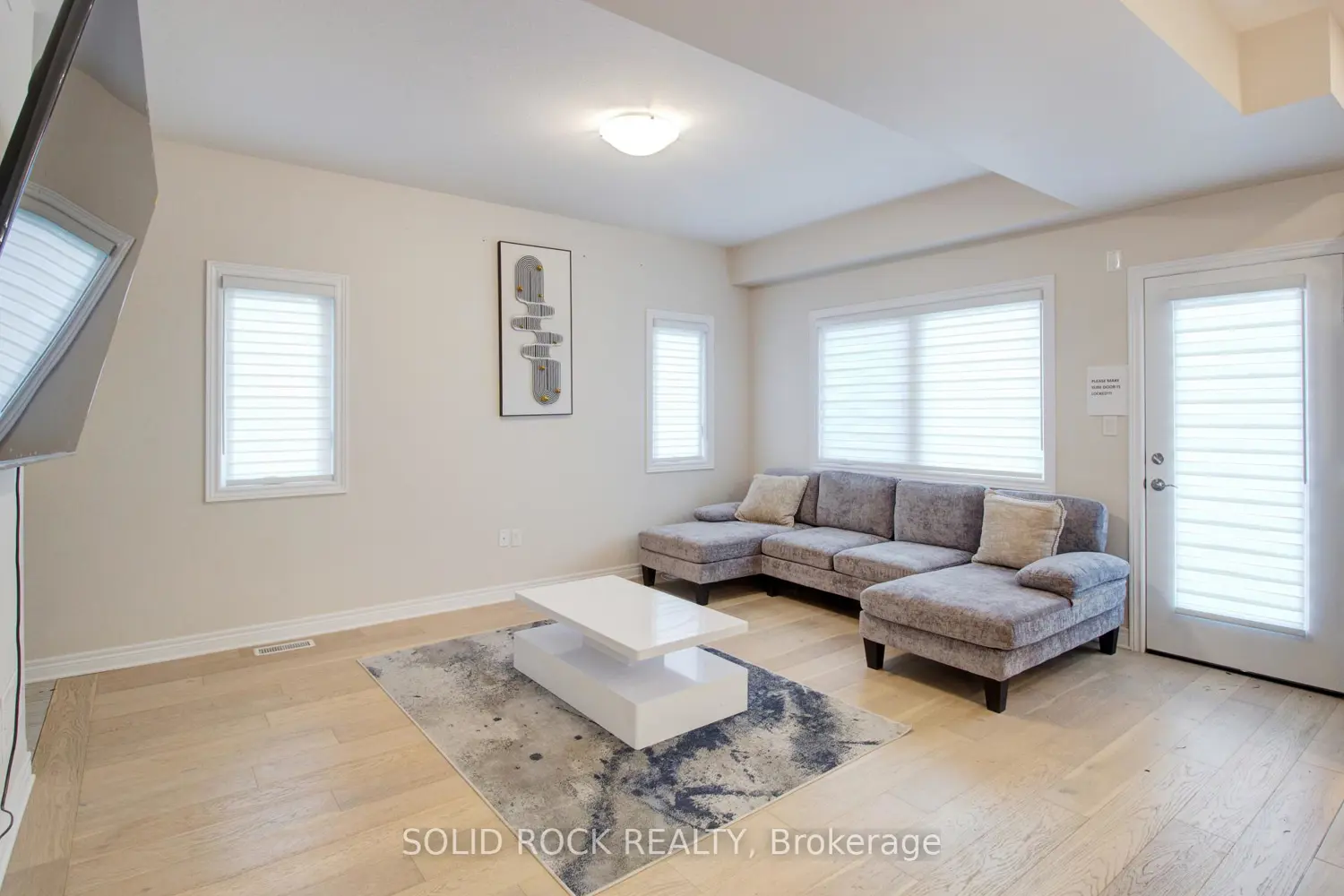 7387 Sherrilee Crescent photo 4
