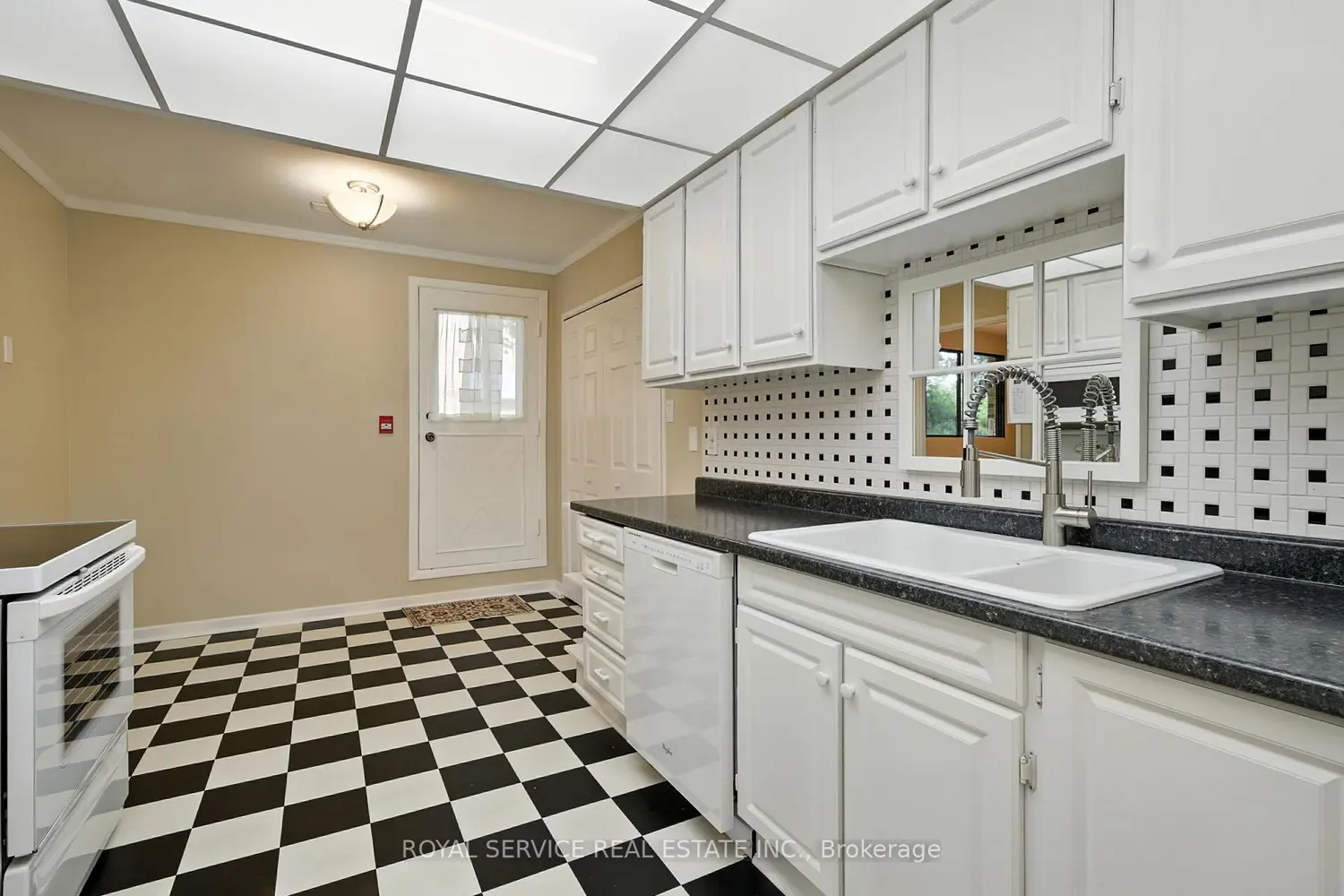 Additional image 10 of 337 Simcoe Street 101