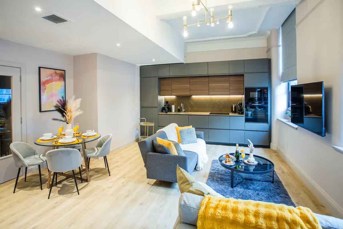 Additional image 3 of 2 Bed Flat, Charlotte Street, M1, N1 7GU