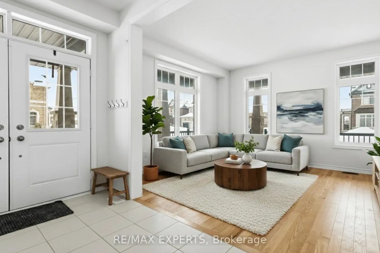 983 Barton Way photo 2