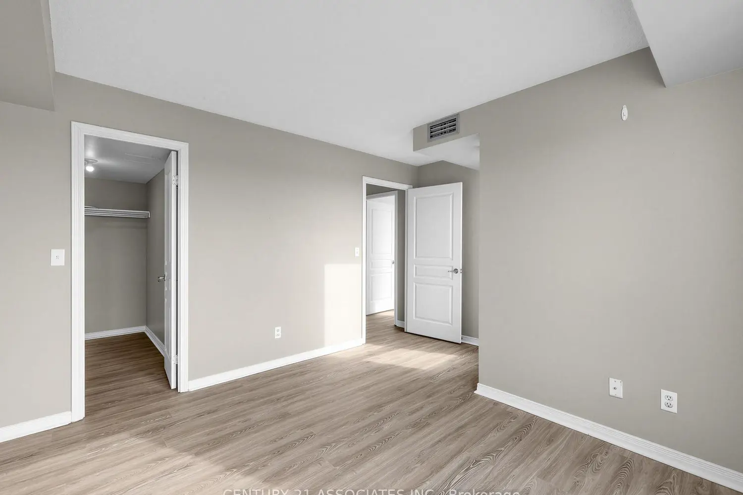 Additional image 12 of 2585 Erin Centre Boulevard 408