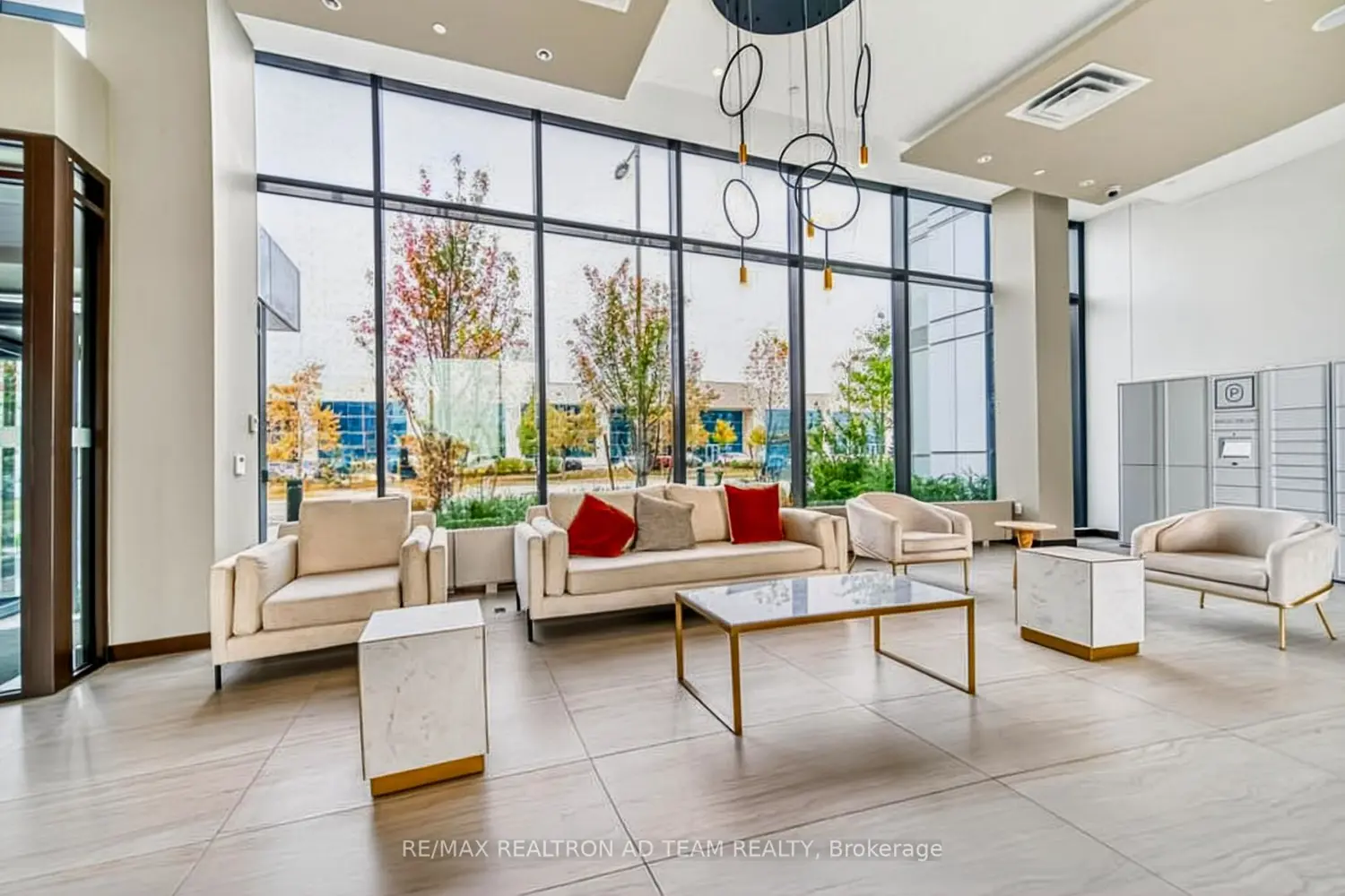 Additional image 4 of 10 Honeycrisp Crescent 717