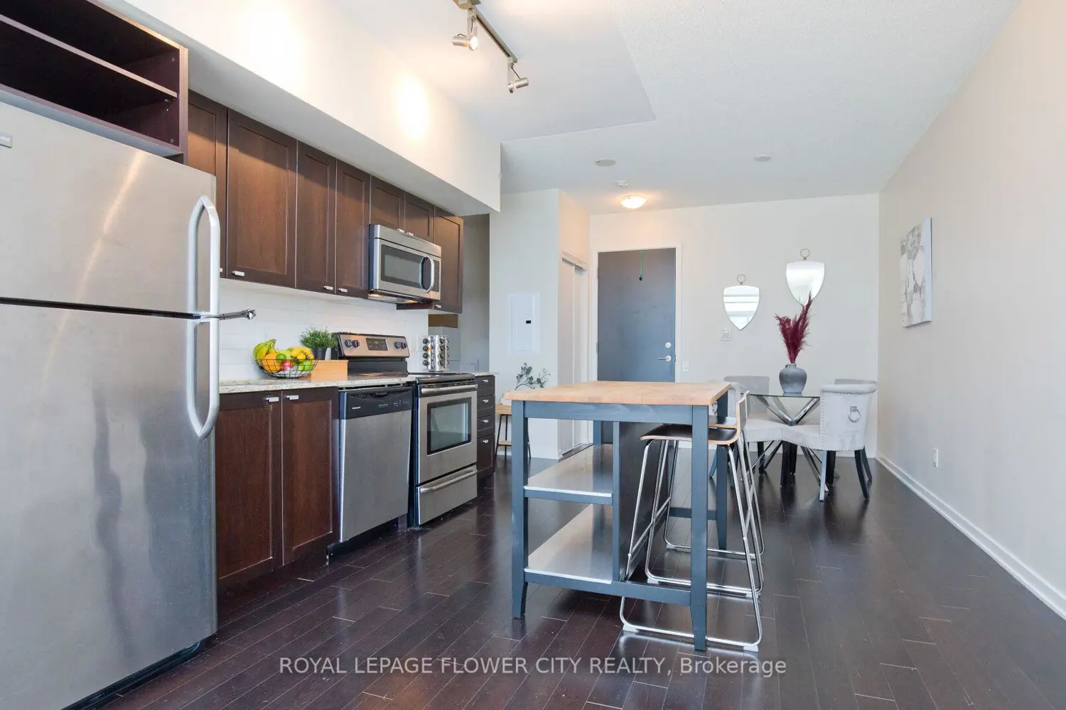 Additional image 15 of 105 The Queensway Avenue 415