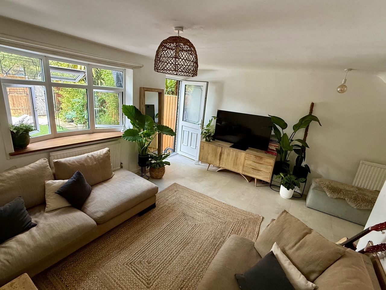 3 Bed Maisonette, Chambord Street, E2, N1 7GU