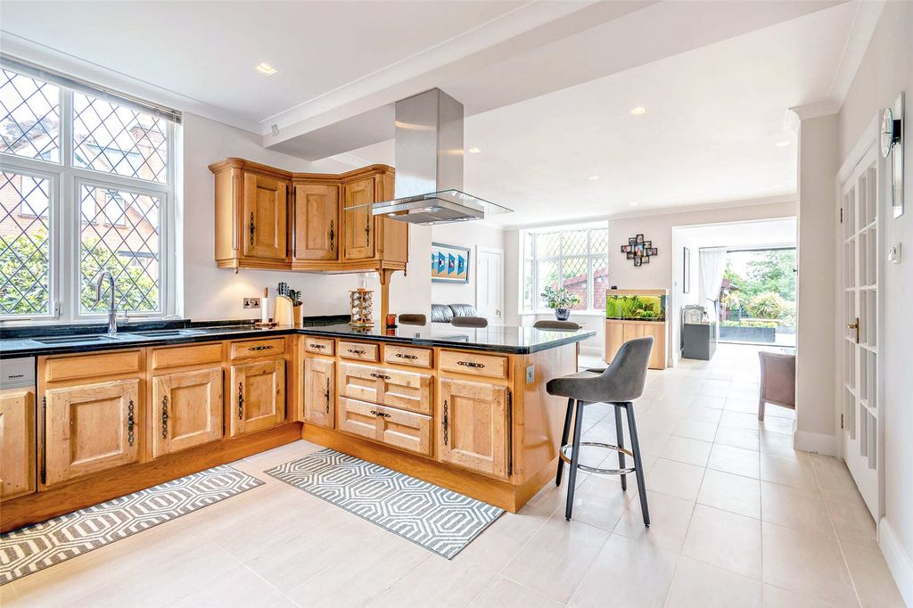 Additional image 15 of 7 bed detached house for saleFishery Road, Maidenhead, Berkshire SL6