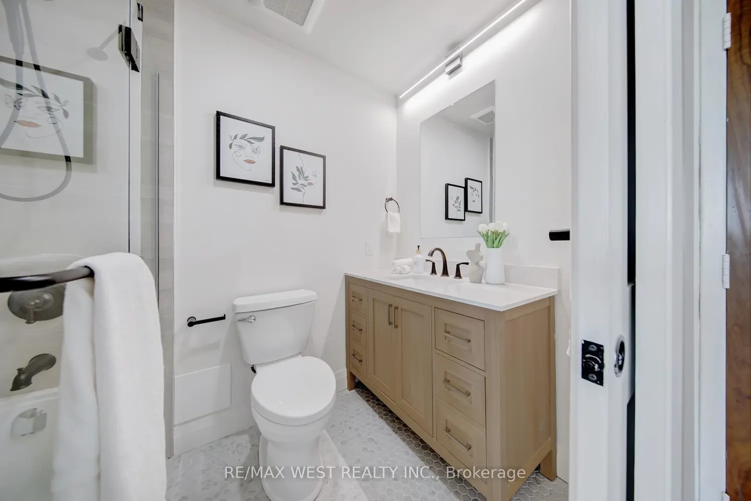Additional image 3 of 914 Yonge Street 1202