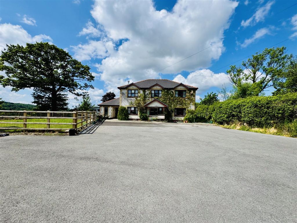 4 bed detached house for saleHeol Ddu, Ammanford SA18