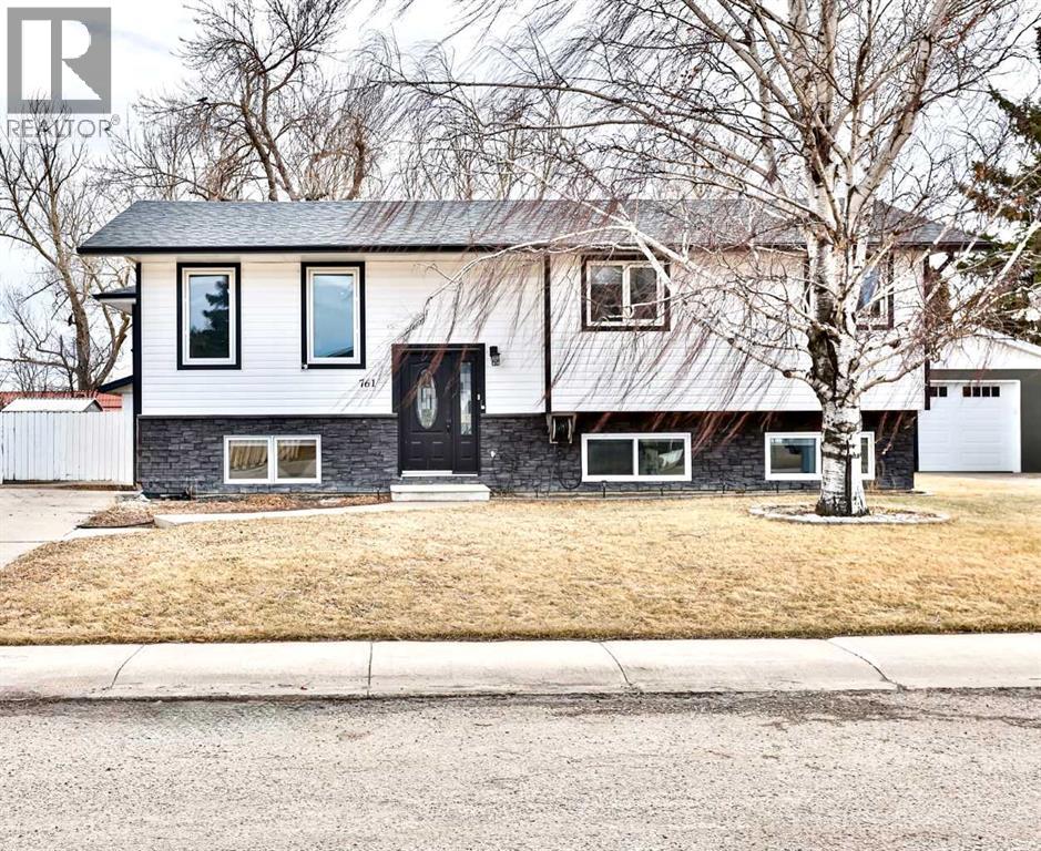 761 Gibbons Avenue N