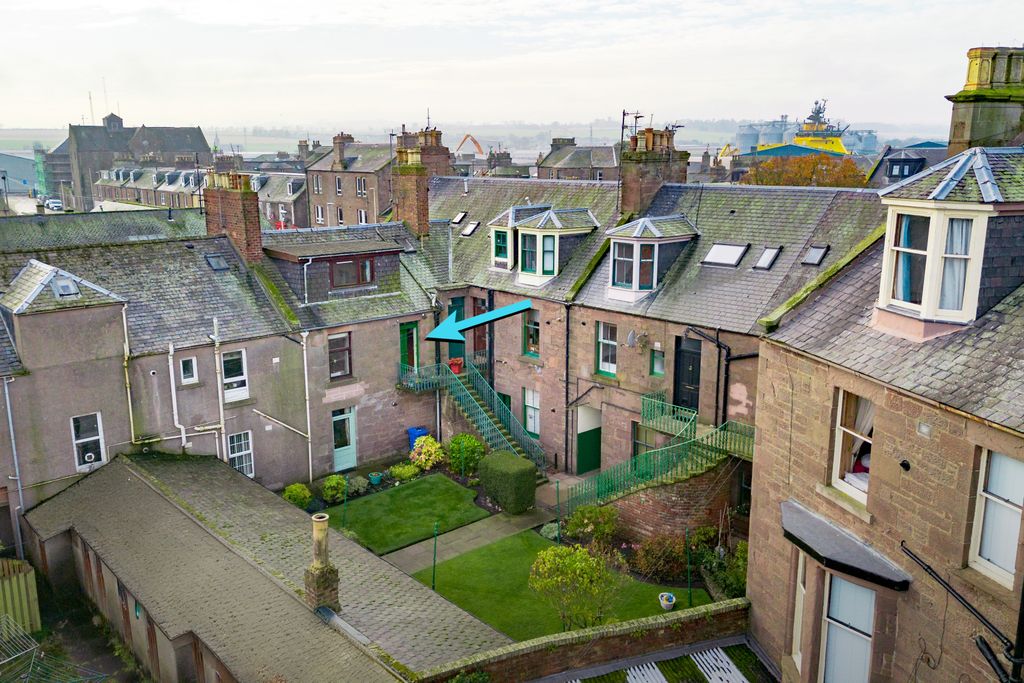 3 bed maisonette for saleMelville Gardens, Montrose DD10