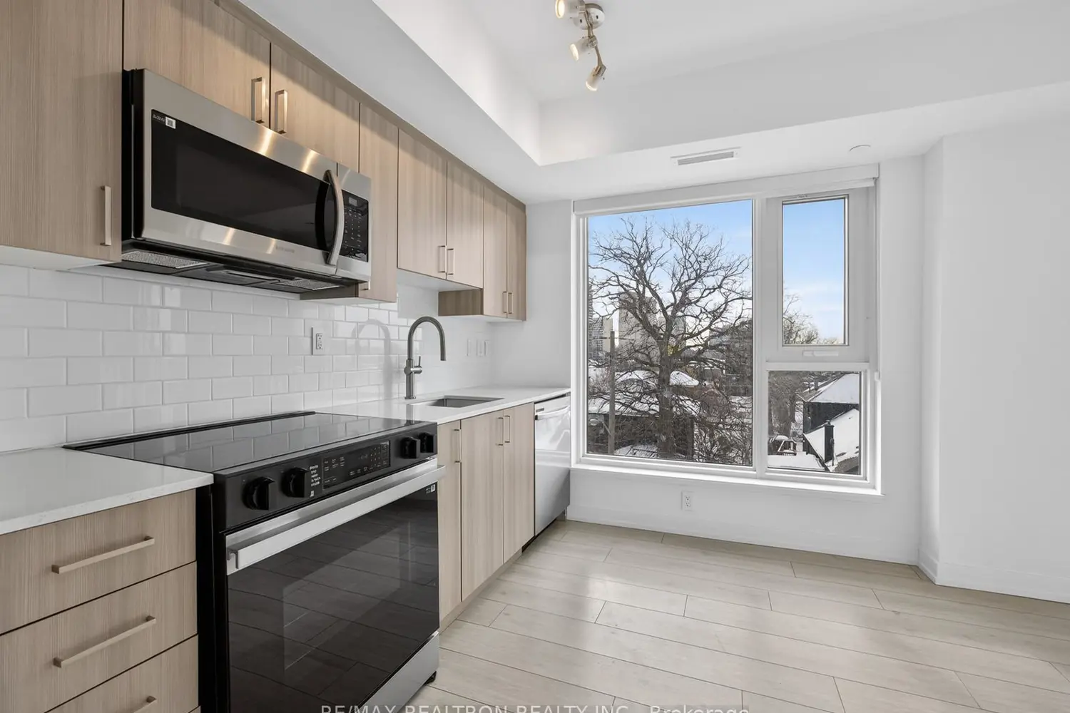 Additional image 12 of 556 Marlee Avenue 407