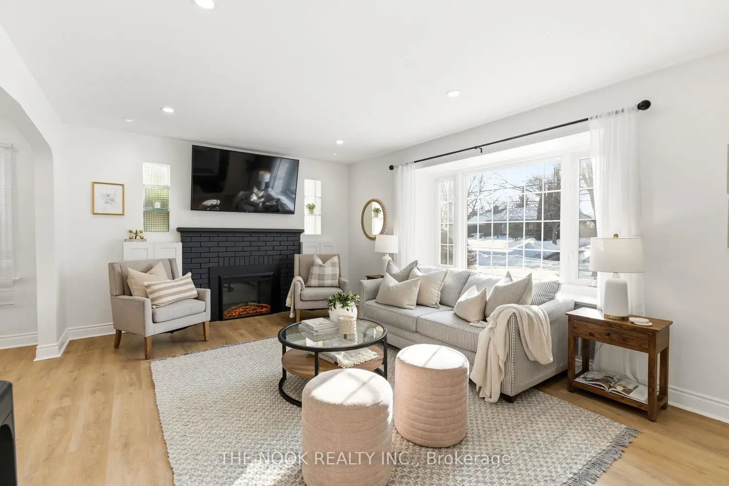 126 Abbott Boulevard photo 2