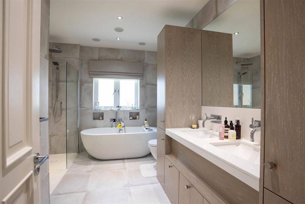 Additional image 12 of 6 bed detached house for saleSandmoor Avenue, Alwoodley, Leeds LS17