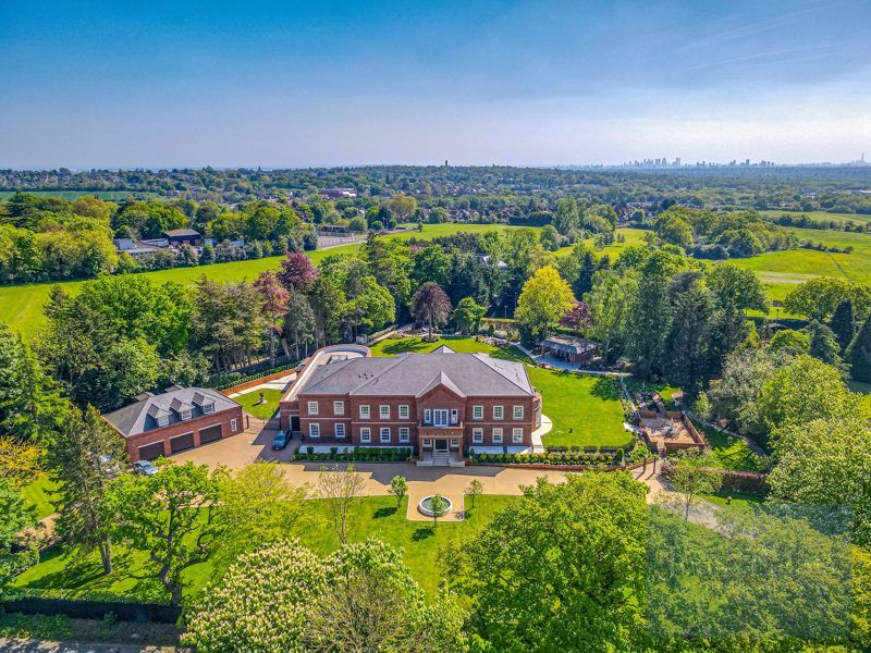 8 bed detached house for saleRoding Lane, Chigwell IG7 photo 3