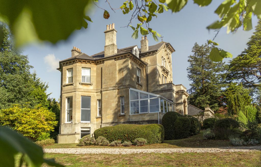 Additional image 14 of 2 bed flat for salePark Gardens, Bath BA1