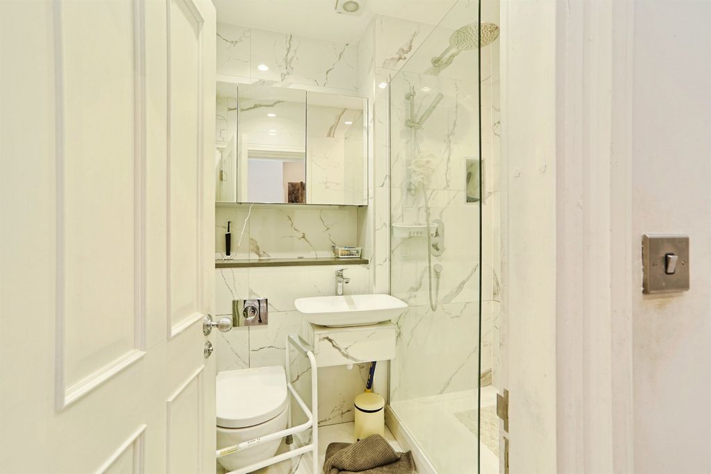 Additional image 20 of 3 bed flat for saleSpenfield Court, Leeds LS16