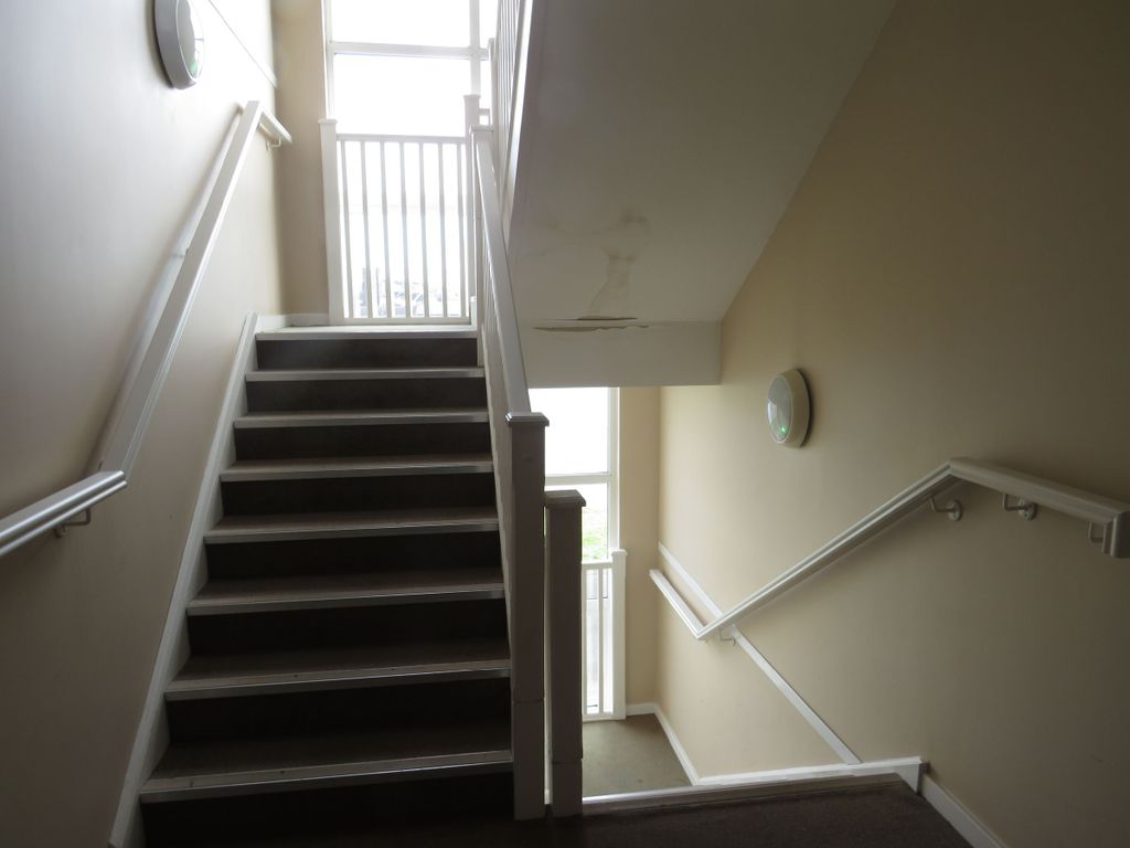 Additional image 2 of 3 bed flat for saleFlat, Cwrt Westfa, Pentre Doc Y Gogledd, Llanelli SA15