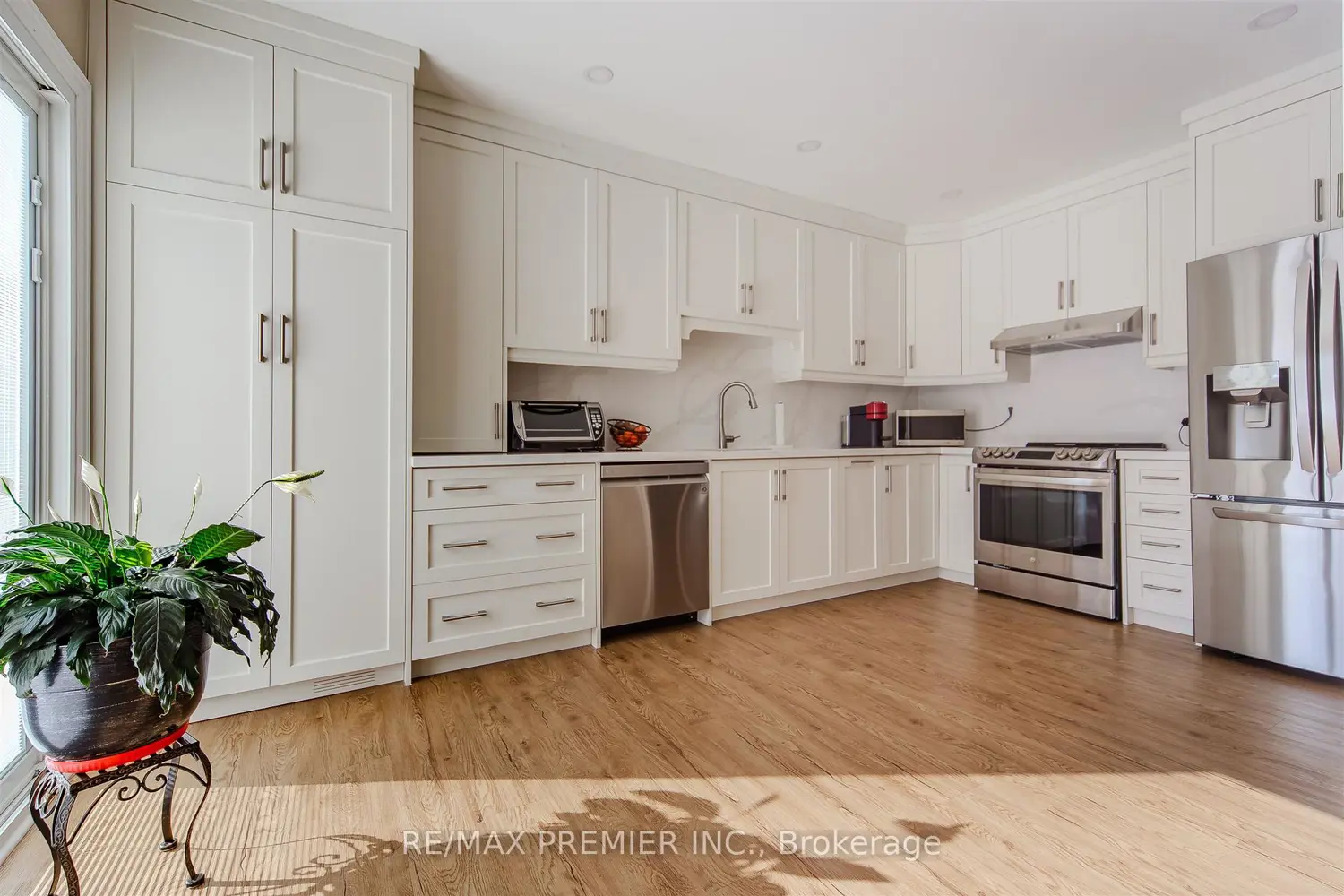 17 Villandry Crescent photo 3