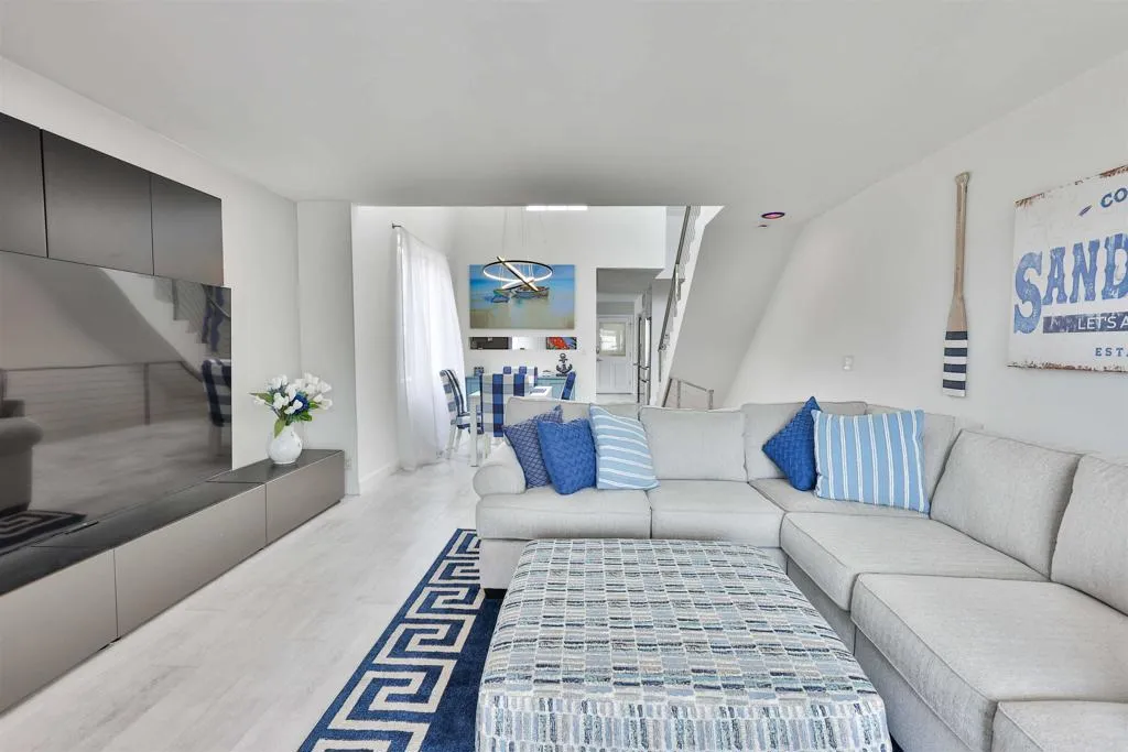 Additional image 3 of 942 D Avenue Unit B, Coronado, CA 92118