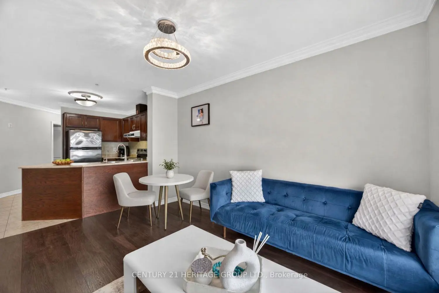 Additional image 10 of 112 Simcoe Road 214