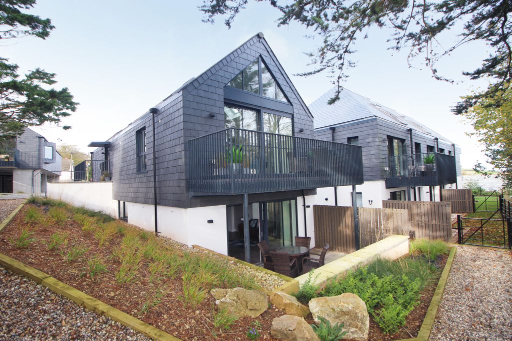 2 bed flat for saleStation Road, Padstow PL28